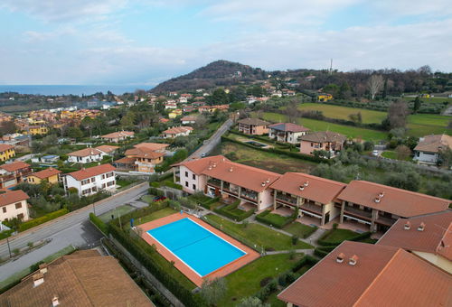 Belle vue sur la montagne et sur le jardin.