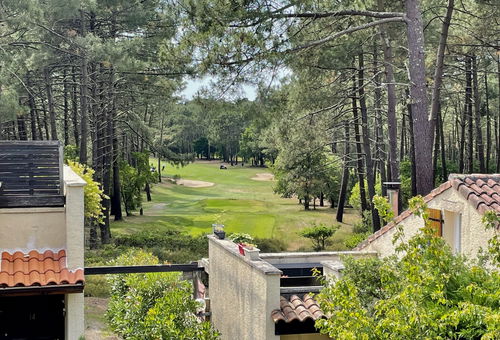 Close to golf and cycle paths.