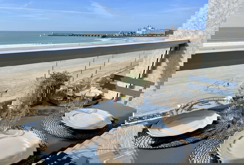 Vue exceptionnelle sur la mer - Accès direct à la plage.  