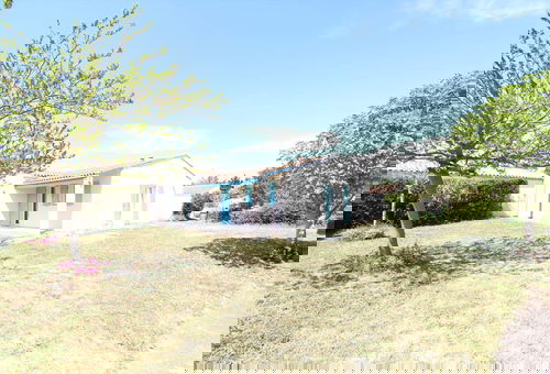 Proche d'une plage de sable fin et du marché en saisons.