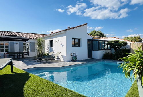 350m from the beach - Heated pool.