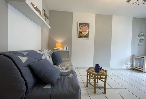 With a communal swimming pool.