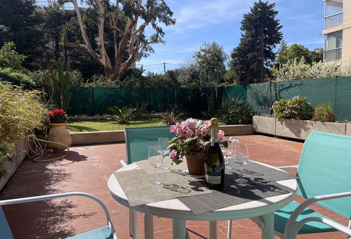 Appartement avec terrasse ensoleillée dans une résidence avec tennis et...