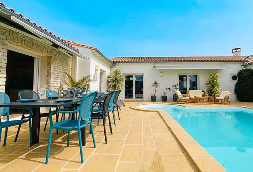 Magnifique villa avec piscine et billard.