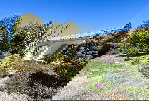 Superb single storey villa with parking and garden