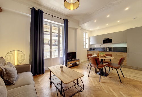 Charmant appartement situé dans le centre de Nice.