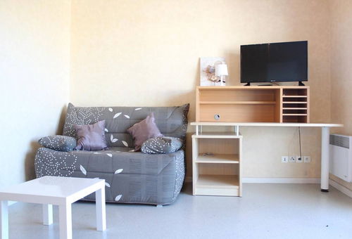 Apartment with private parking, in the Minimes district, close to the beach