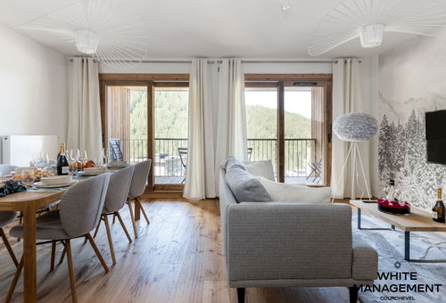 Spacious apartment with Valley view