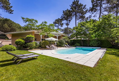 Beautiful villa, with private swimming pool of 8x4m.