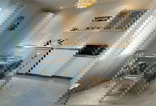 700 m des commerces et 1500 m de la plage de la Claire.