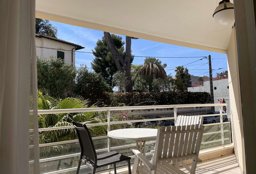 Appartement au centre de Jean-les-Pins, à 4mn à pied de la plage