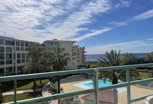 Agréable appartement avec terrasse et vue mer, à 5mn de la plage