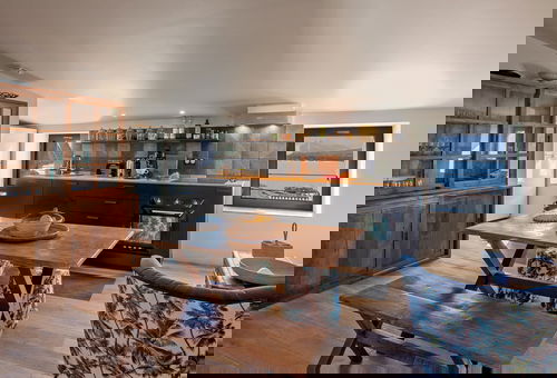 Mira appartement climatisé, vue mer, centre de Calvi, proche port et plage