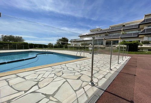 Shared pool in the residence.