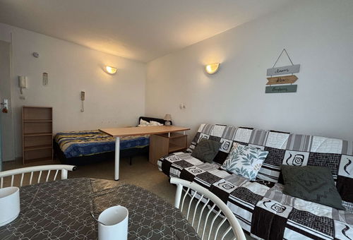 Ideally located next to the Minimes harbor.