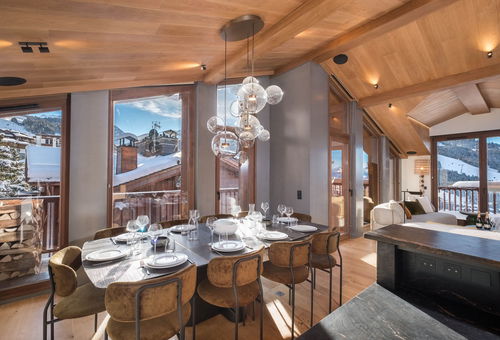 COURCHEVEL Moriond (1650) - Les Glaciers The **Chalet BELLE PLACE 2** is a...