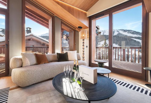 COURCHEVEL Moriond (1650) - Les Glaciers The **Chalet BELLE PLACE 2** is a...