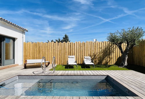 Kleiner beheizter Pool 4 x 2 m.