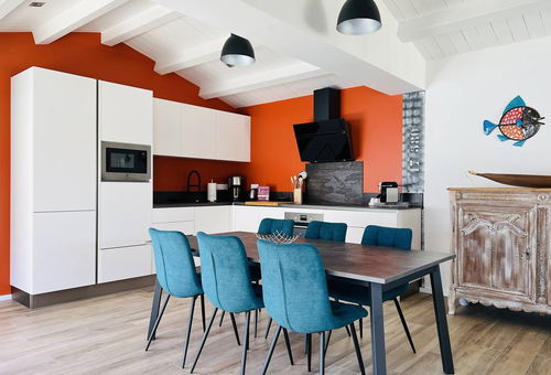 Petite piscine chauffée de 4 par 2m.