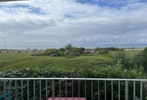 Grand studio vue mer.