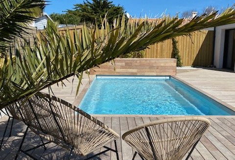 Plage à 250m, piscine chauffée.