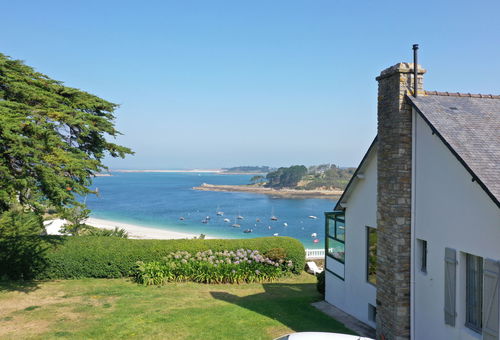 Accès direct à la plage de Béniguet et vue panoramique sur la mer pour cette...