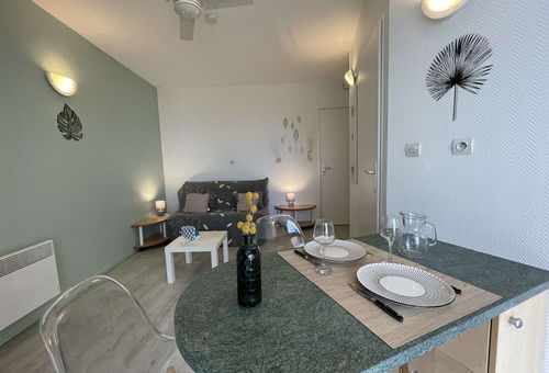 La Rochelle Les Minimes - studio in a residence with pool.