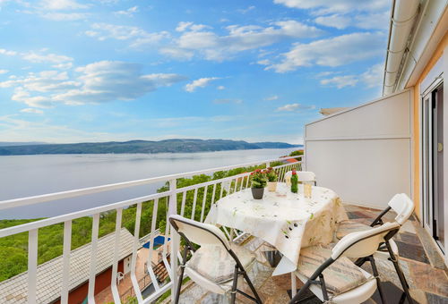 A Krsan en Croatie, villa avec piscine partagée.