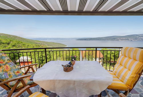 Piscine privée, vue mer - Krsan, Croatie.