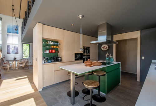 Chalet neuf, spacieux et contemporain situé dans le vieux village...