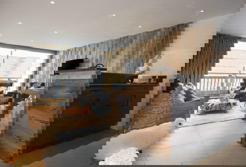 Beautiful ski-in ski-out apartment, completely renovate offering a warm and...