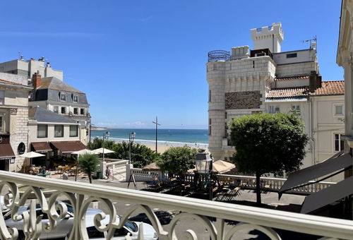 Maison face à la Grande Plage des Sables d'Olonne.