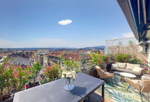 Superbe appartement bénéficiant d'une terrasse, vue dégagée sur la ville de...