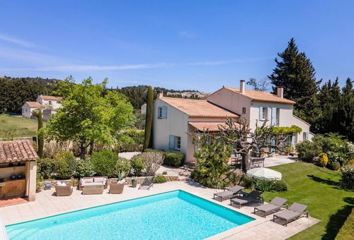 Villa close to the village of Paradou in the wonderful region of Les Alpilles.