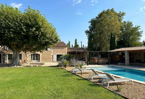 Belle demeure provençale au coeur des Alpilles dans le village d'Eygalière.