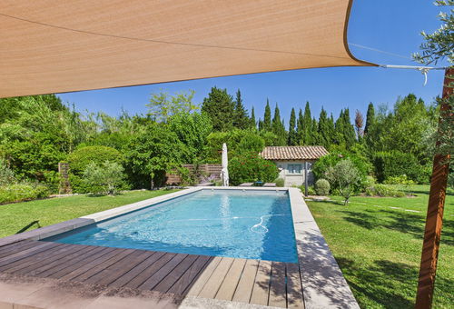 Villa with pool close to Saint Remy de Provence village centre.