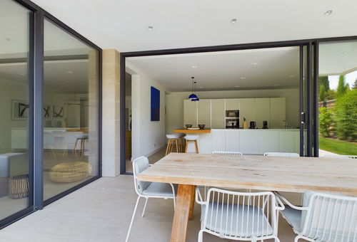 Contemporary villa close to Saint Remy de Provence village centre.