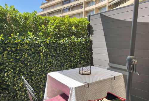 Direct access to the beach - Cannes La Bocca - Residence La Licorne.