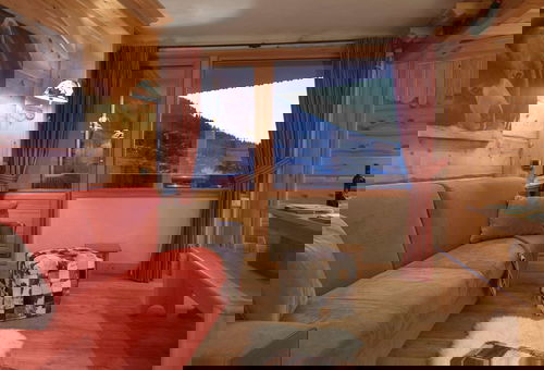 Enjoy a stay in the heart of Courchevel 1850 in this lovely studio with a...