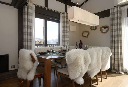 Beautiful 2 levels apartment with fireplace, located in the center of...