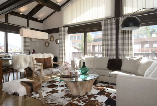 Beautiful 2 levels apartment with fireplace, located in the center of...