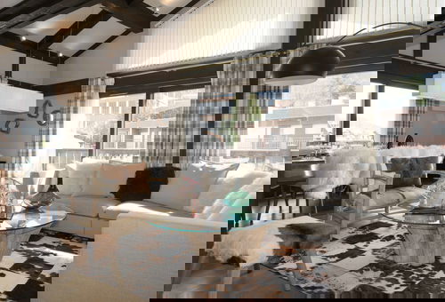 Beautiful 2 levels apartment with fireplace, located in the center of...