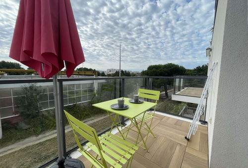In a new built residence, next to the harbor - La Rochelle.