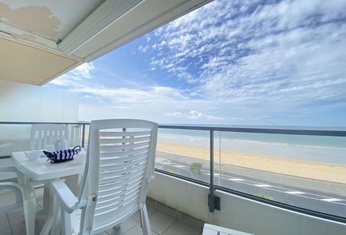 Facing the ocean - La Baule