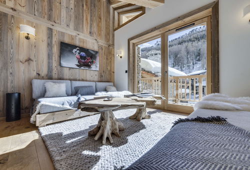 Located in the Fornet area - Val d'Isere.