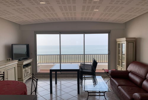 Apartment facing La Baule's beach.