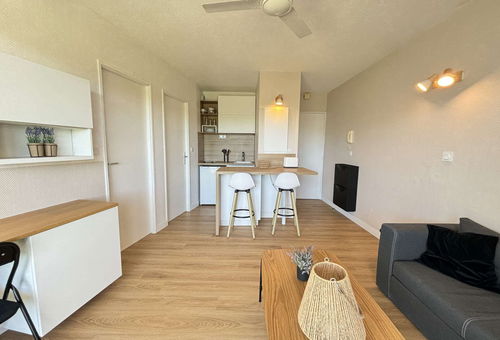 Beautiful flat in a residence, close to the beach and the port of Les Minimes...