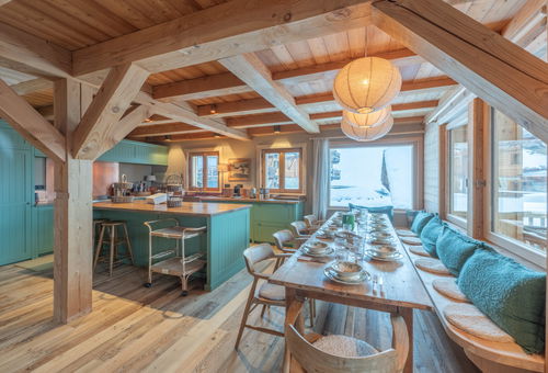 Chalet Loup at the foot of the pistes