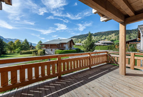 Bright apartment with a large balcony just a few minutes from the centre of...