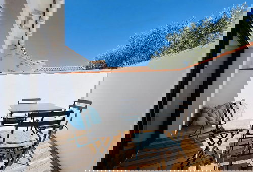 Close the beach, to the cycle paths and to the centre of Bois Plage.